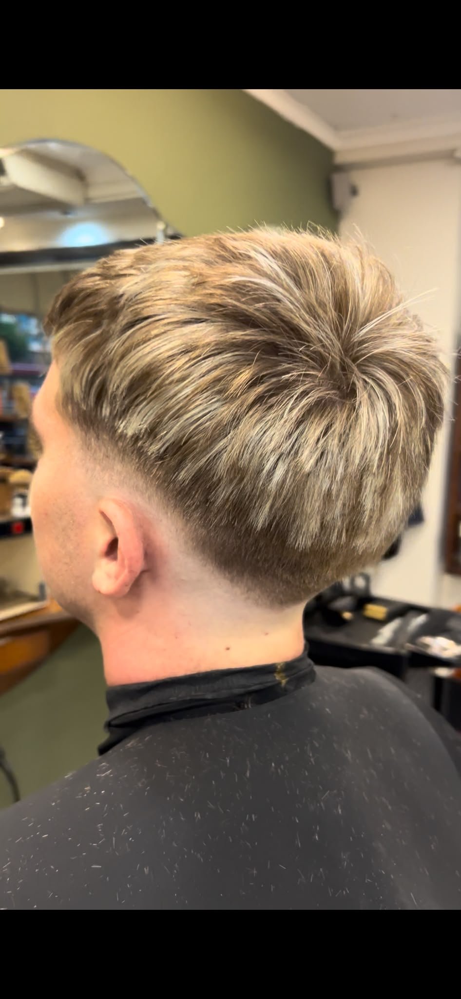 Corte masculino con degradado limpio