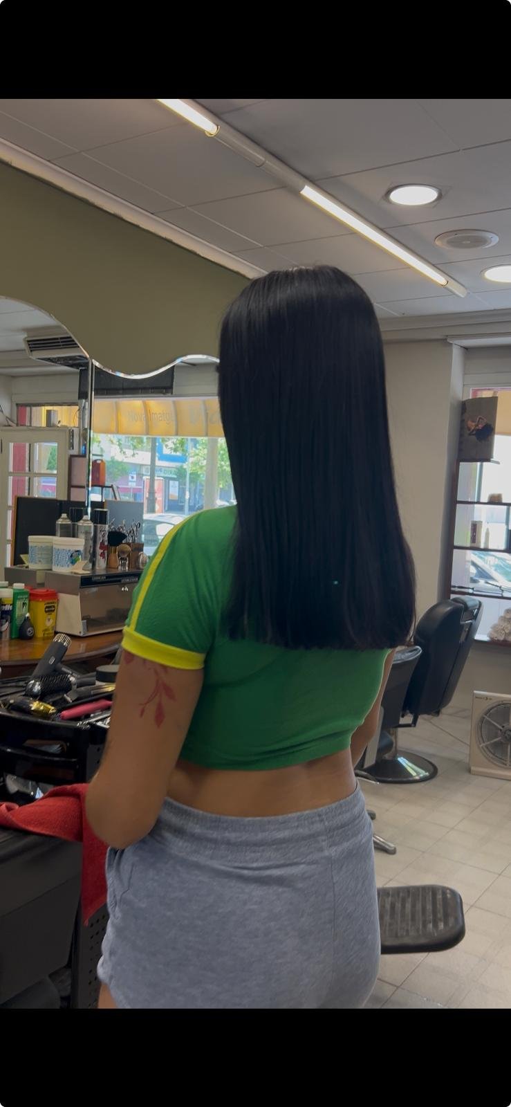 Corte femenino liso con acabado pulido